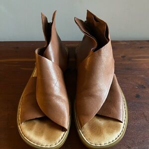 Born Iwa Brown Leather Comfort Sandals Size 9 Brown Zip Ankle Cushioned Footbed